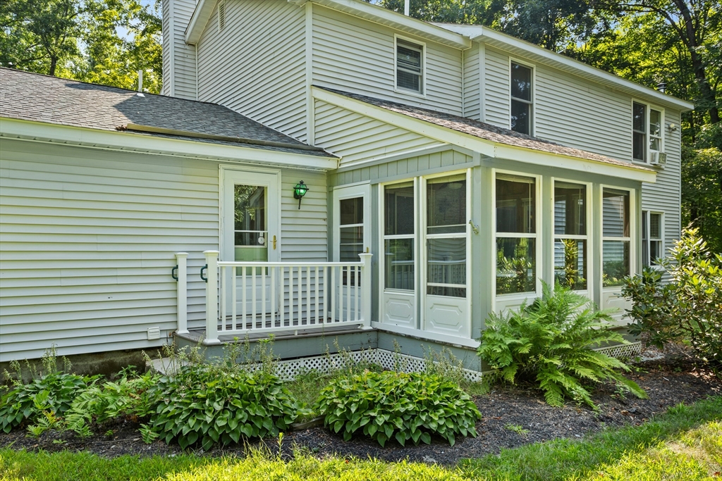 27 Park Street Pepperell, MA 01463 - Photo 9 of 38