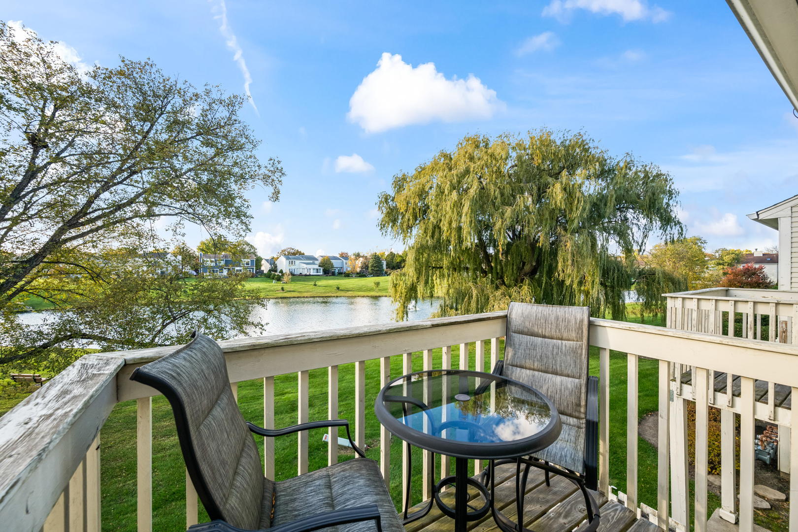 1376 Longacre Lane Wheeling, IL 60090 - Photo 12 of 16 a view of a balcony with chairs and a table