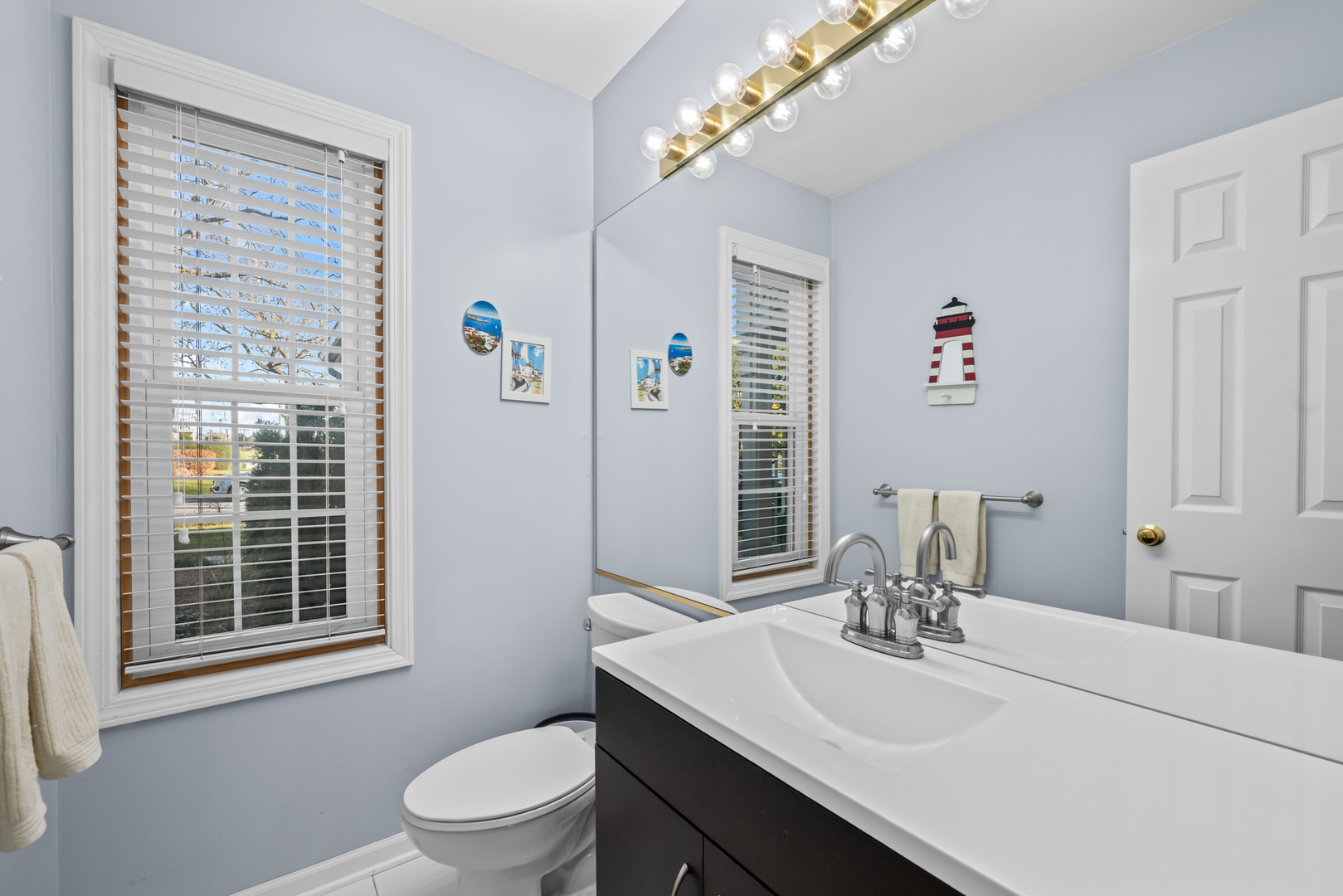 1376 Longacre Lane Wheeling, IL 60090 - Photo 9 of 16 a bathroom with a sink a toilet and shower