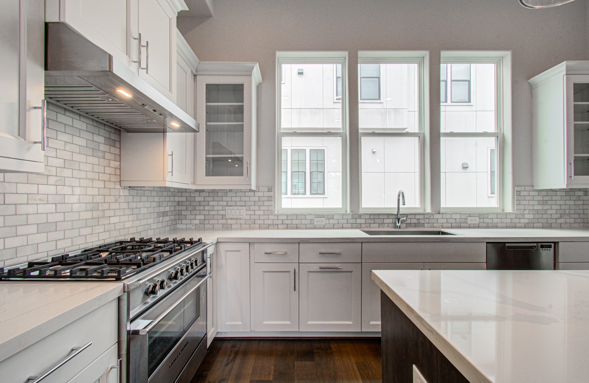 9532 London Bridge Station Houston, TX 77045 - Photo 18 of 43 Upgraded Kitchen