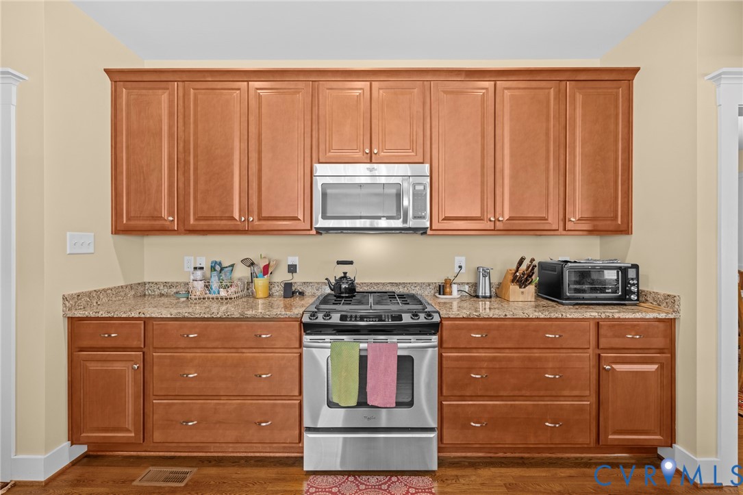 705 Wales Way Ashland, VA 23005 - Photo 19 of 62 a kitchen with granite countertop a stove and cabinets