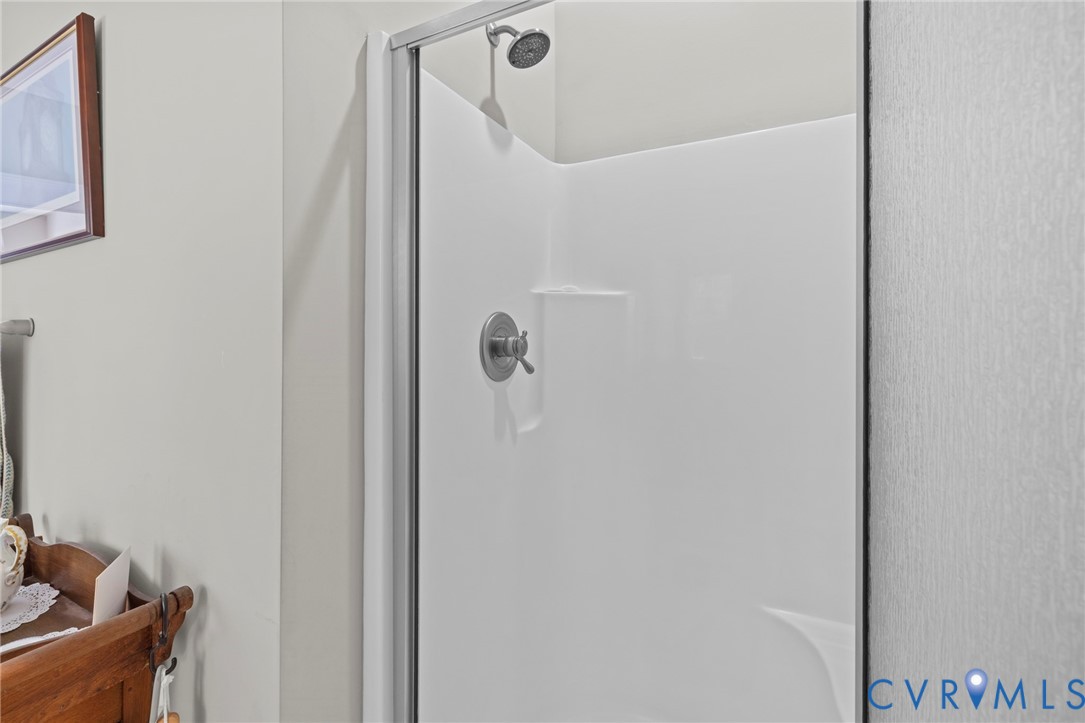705 Wales Way Ashland, VA 23005 - Photo 28 of 62 Separate Shower