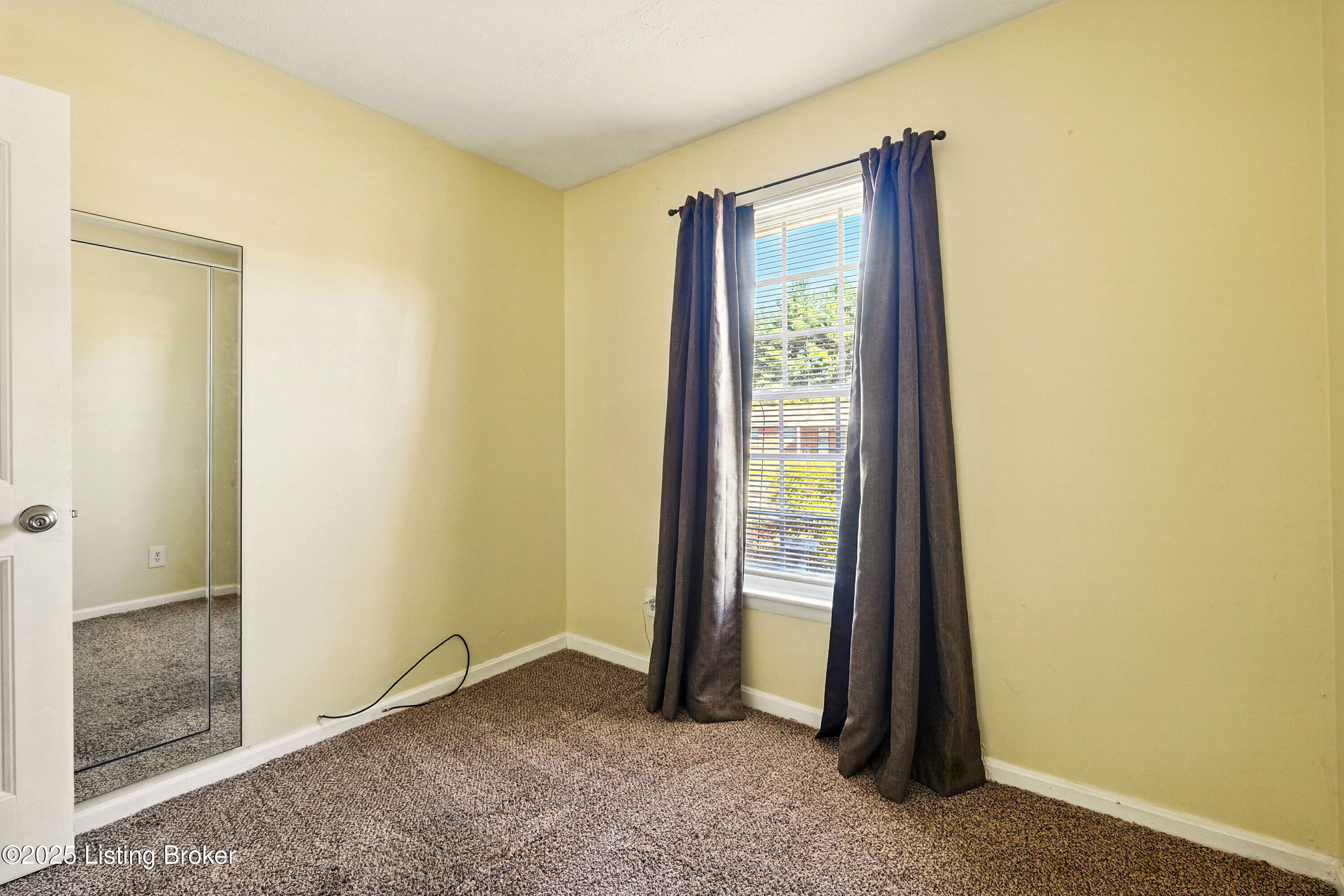 325 East Blue Jay Road Louisville, KY 40229 - Photo 26 of 35 Office/sleeping room