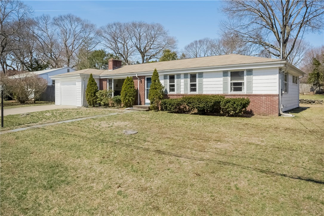 45 Rutherford Avenue Warwick, RI 02886 - Photo 2 of 17 Gallery Image 2