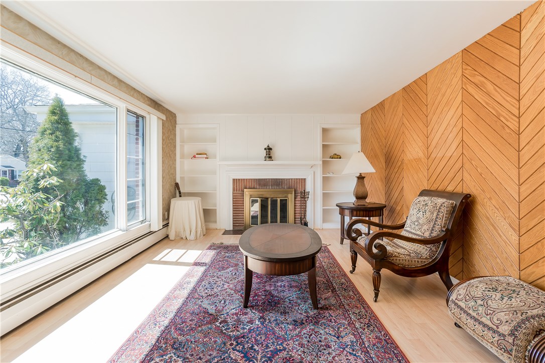 45 Rutherford Avenue Warwick, RI 02886 - Photo 4 of 17 Gallery Image 4