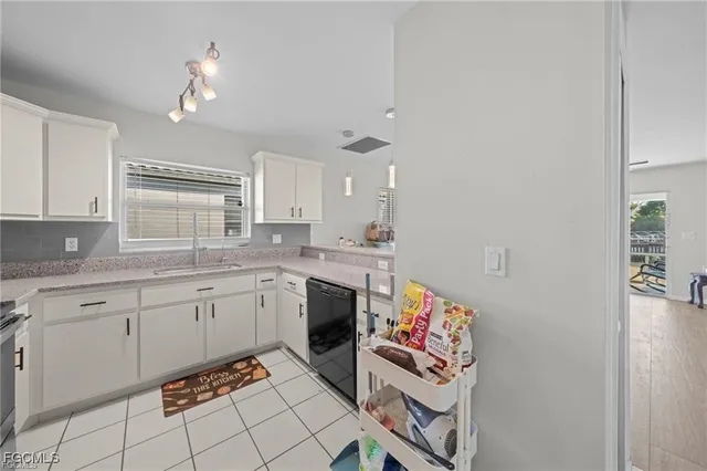 $1,450 | 916 Southeast 14th Terrace, Unit 916, Cape Coral, FL 33990