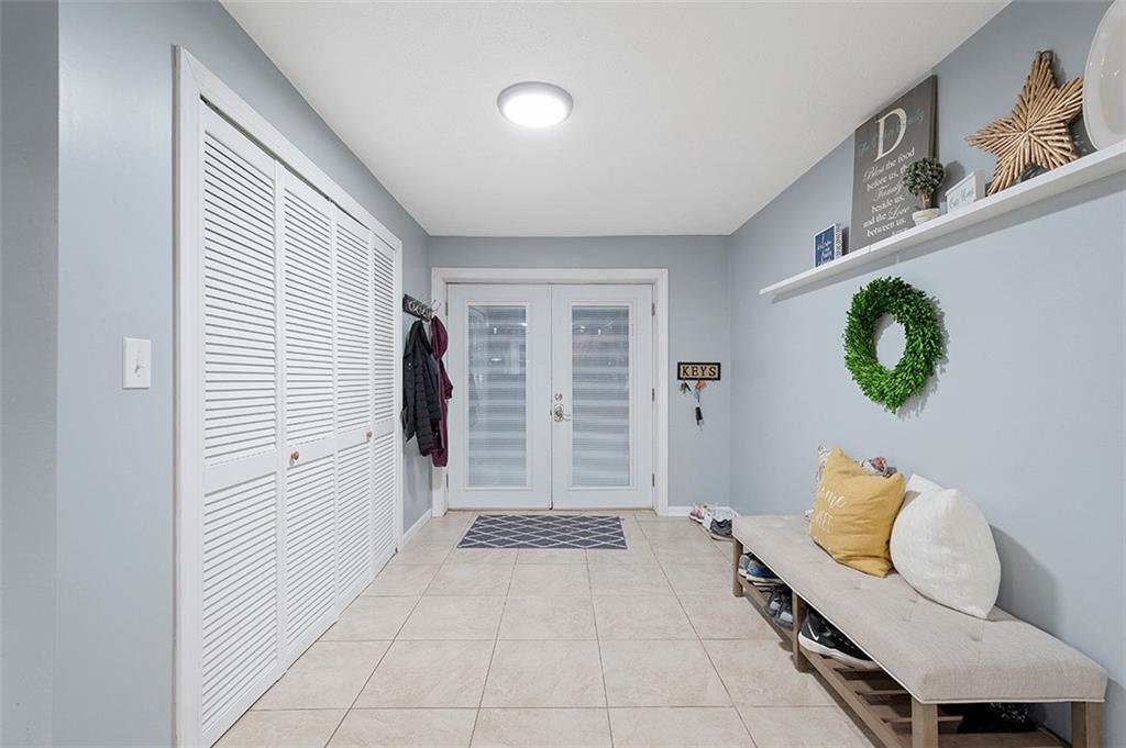 330 Johnston Road Pittsburgh, PA 15241 - Photo 2 of 25 Entrance area with plenty of room for shoes, coats, and bags!
