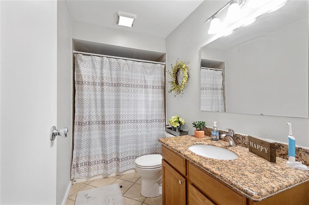 330 Johnston Road Pittsburgh, PA 15241 - Photo 11 of 25 Full bath on the main floor!