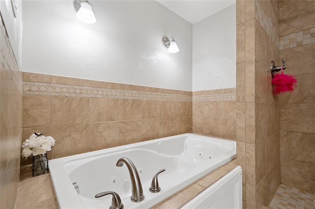 330 Johnston Road Pittsburgh, PA 15241 - Photo 18 of 25 Jacuzzi jet tub! With all of this you will never leave your bedroom!