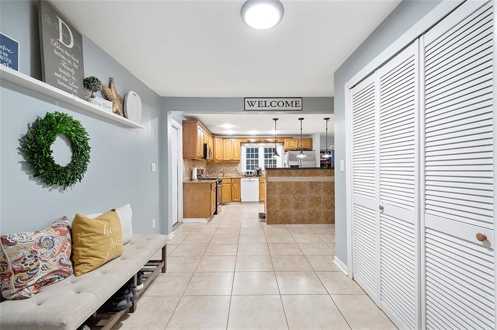 330 Johnston Road Pittsburgh, PA 15241 - Photo 3 of 25 Entry area leads you into the kitchen.....