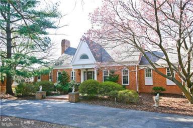 650 Seneca Road Great Falls, VA 22066 - Photo 12 of 12 Exterior (Front)