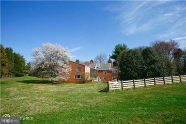 650 Seneca Road Great Falls, VA 22066 - Photo 5 of 12 Exterior (General)