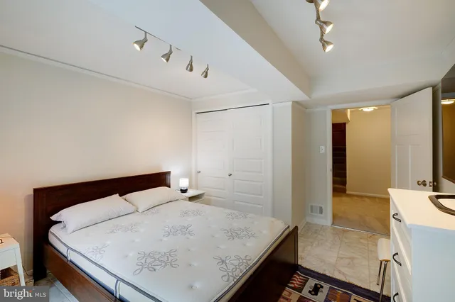 $4,995 | 9420 Holland Avenue, Bethesda, MD 20814