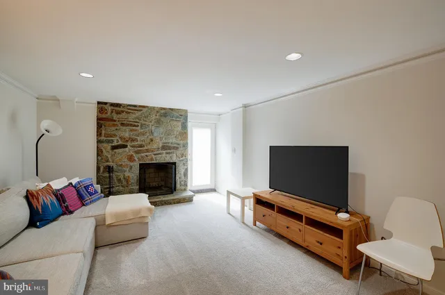 $4,995 | 9420 Holland Avenue, Bethesda, MD 20814