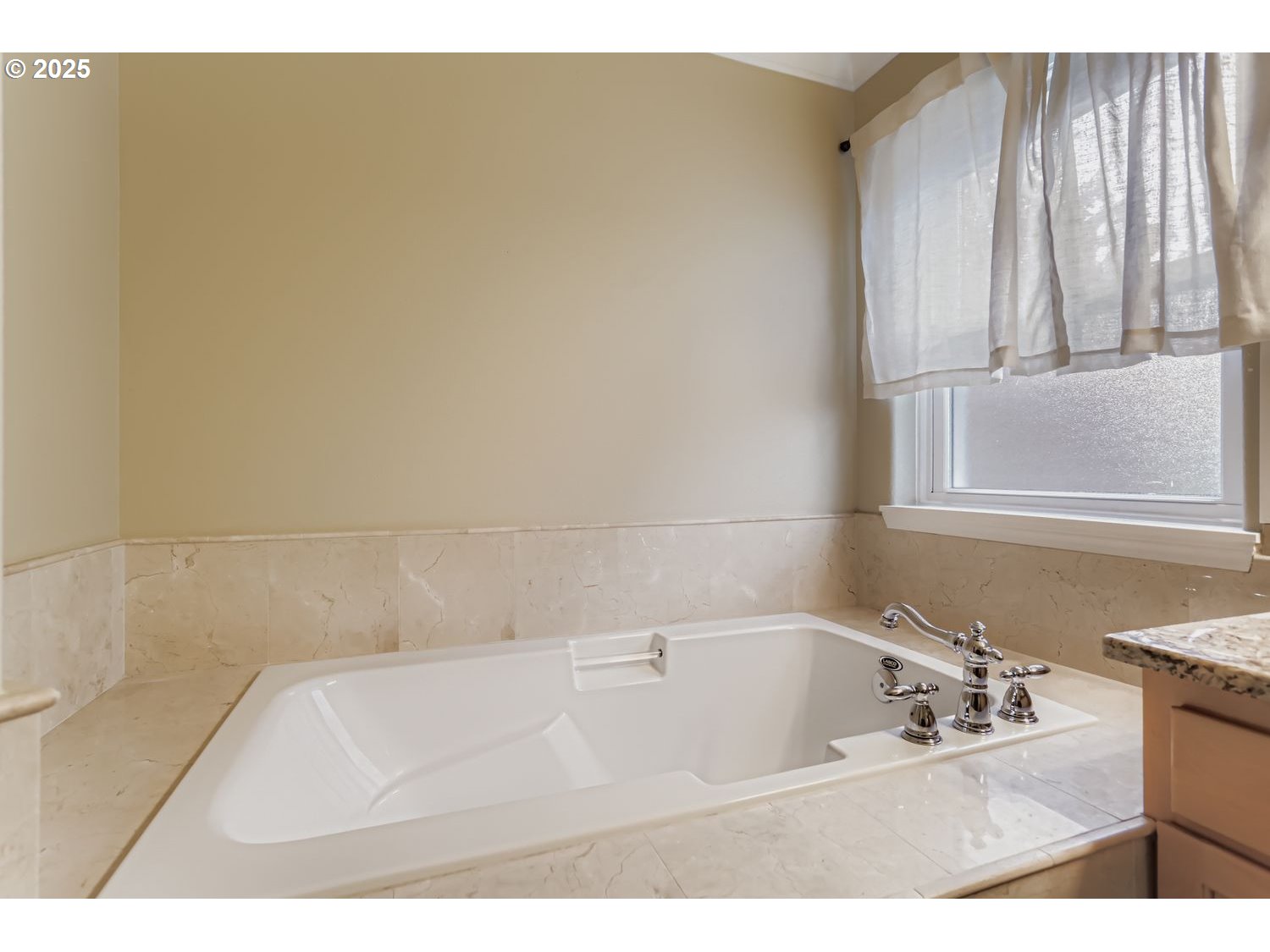 12697 Southwest Canvasback Way Beaverton, OR 97007 - Photo 24 of 41 a bathroom with a bathtub