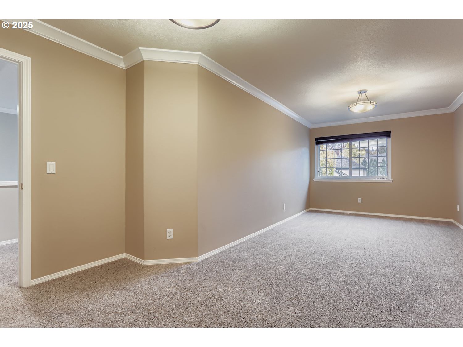12697 Southwest Canvasback Way Beaverton, OR 97007 - Photo 26 of 41 a view of an empty room with a window