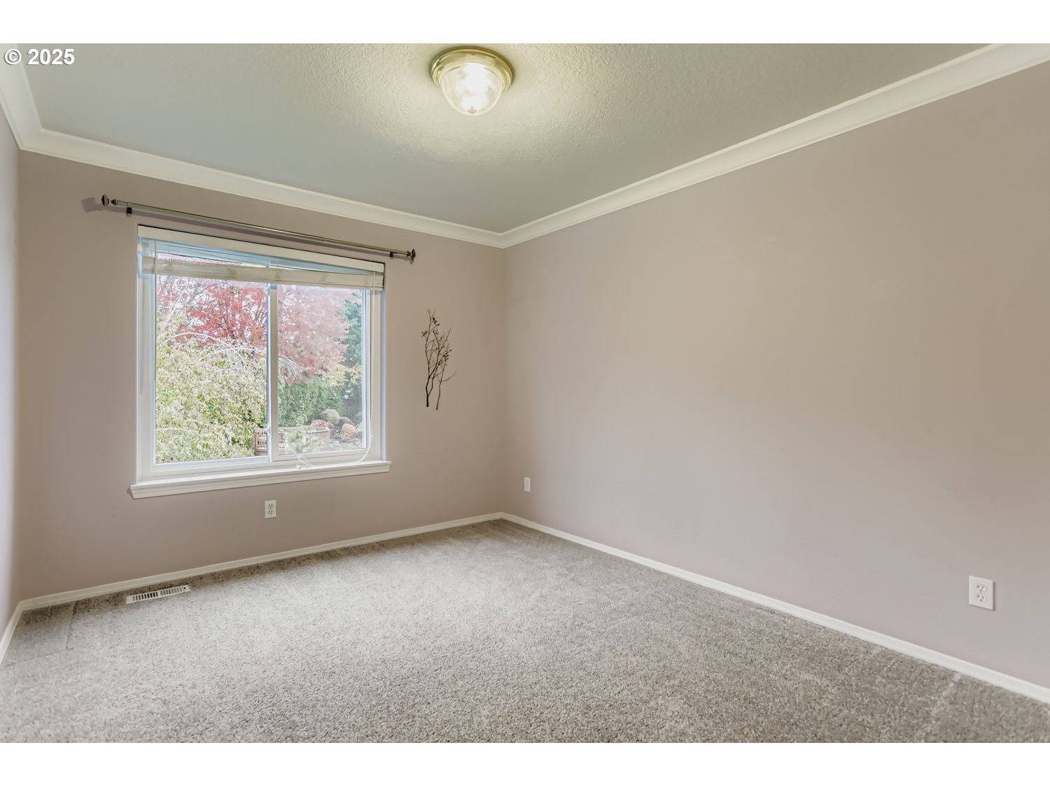 12697 Southwest Canvasback Way Beaverton, OR 97007 - Photo 31 of 41 an empty room with a window