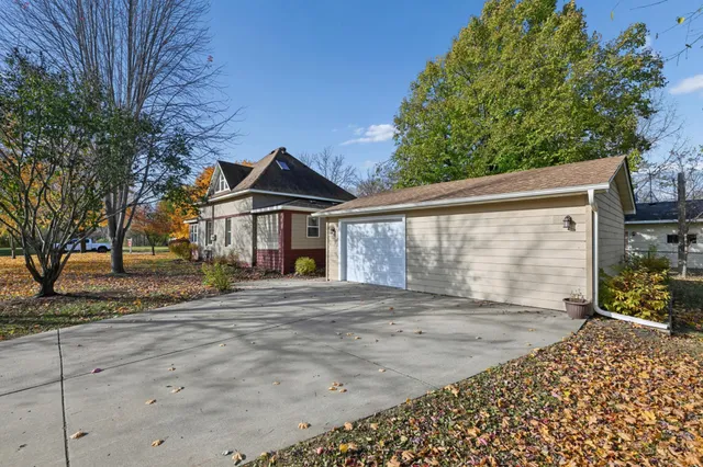 $310,000 | 225 West 4th Street, Monticello, MN 55362