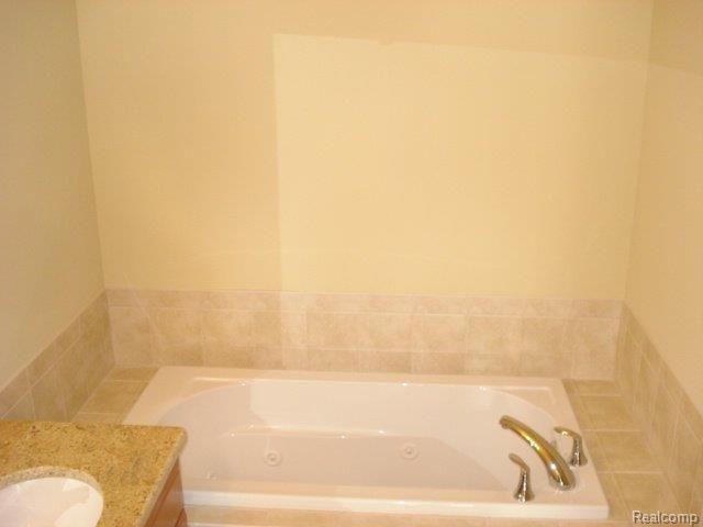 561 Andover Court, Unit 34 Rochester, MI 48306 - Photo 12 of 14 016
