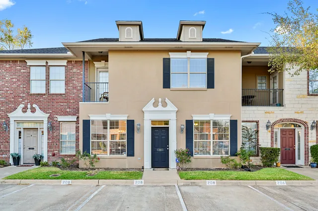 $2,200 | 208 Forest Drive, College Station, TX 77840