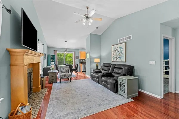 $270,000 | 1921 Northwest 82nd Street, Kansas City, MO 64151