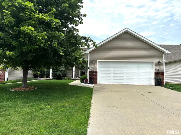 $299,700 | 605 Jetty Drive, Chatham, IL 62629