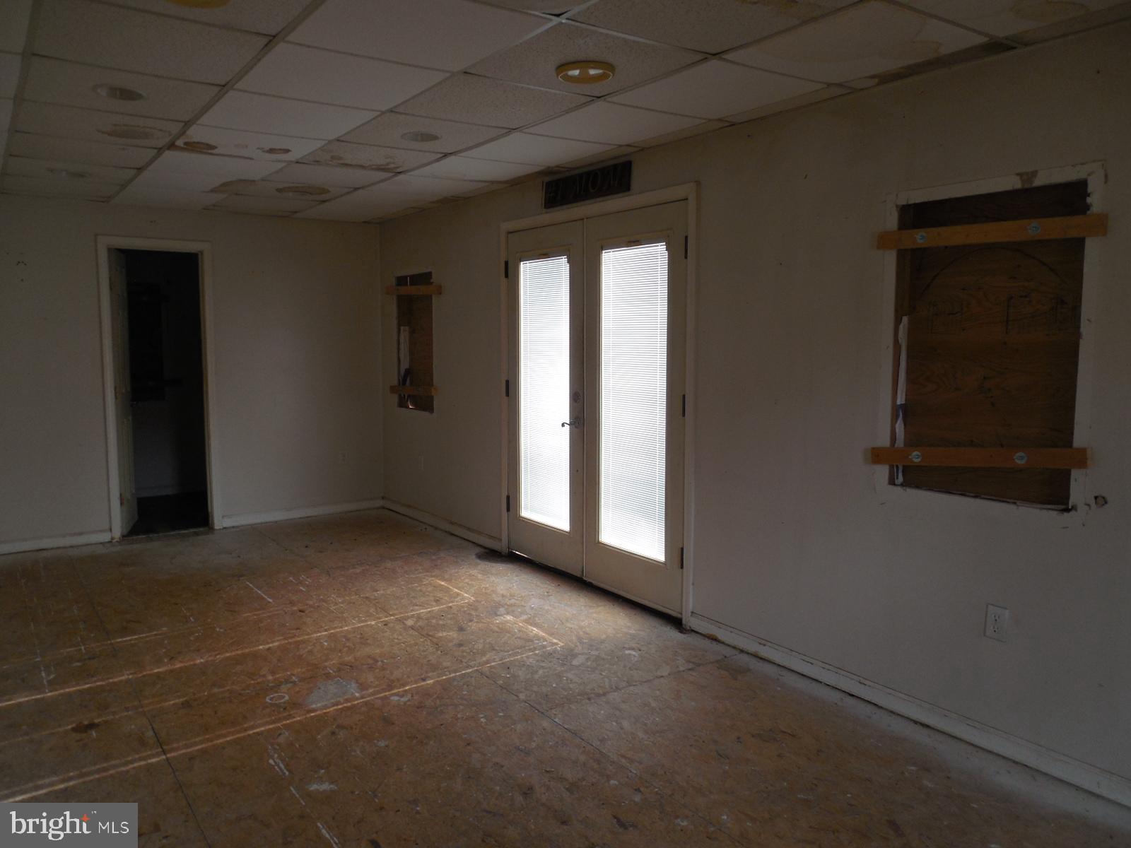 27 Allegretto Road New Castle, DE 19720 - Photo 11 of 23 a view of empty room with windows