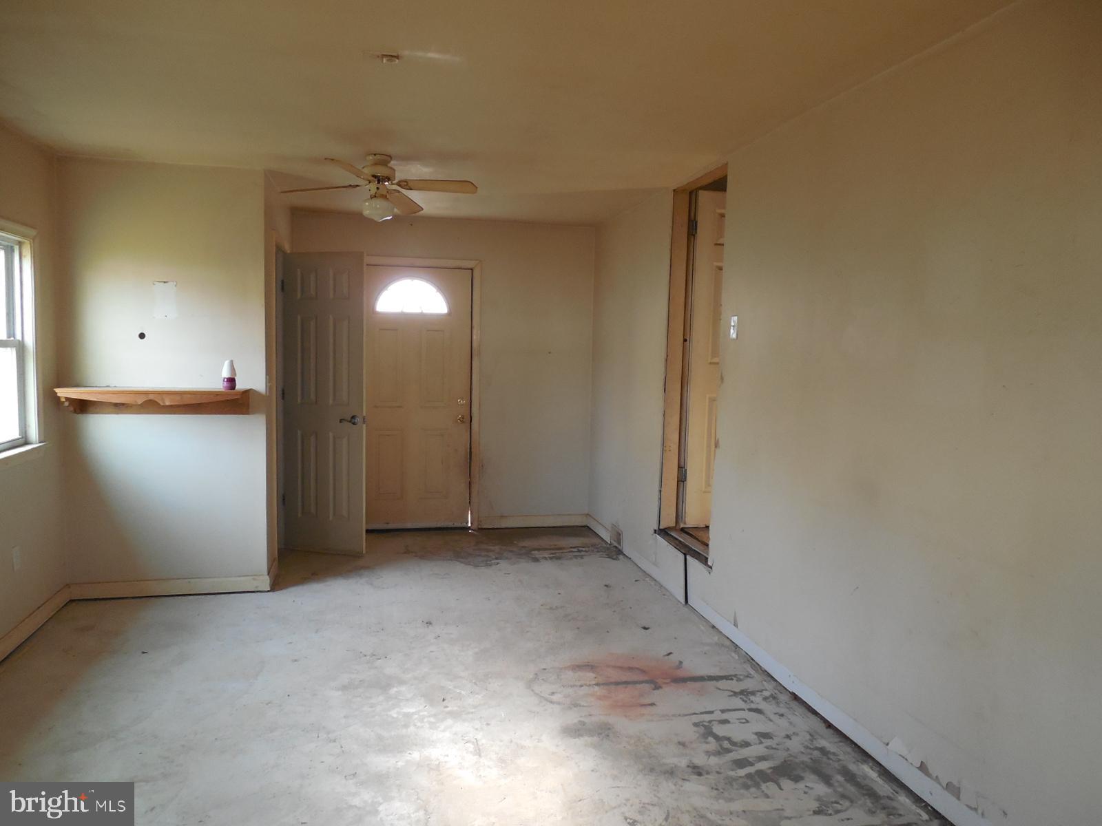 27 Allegretto Road New Castle, DE 19720 - Photo 21 of 23 an empty room with closet and a chandelier fan