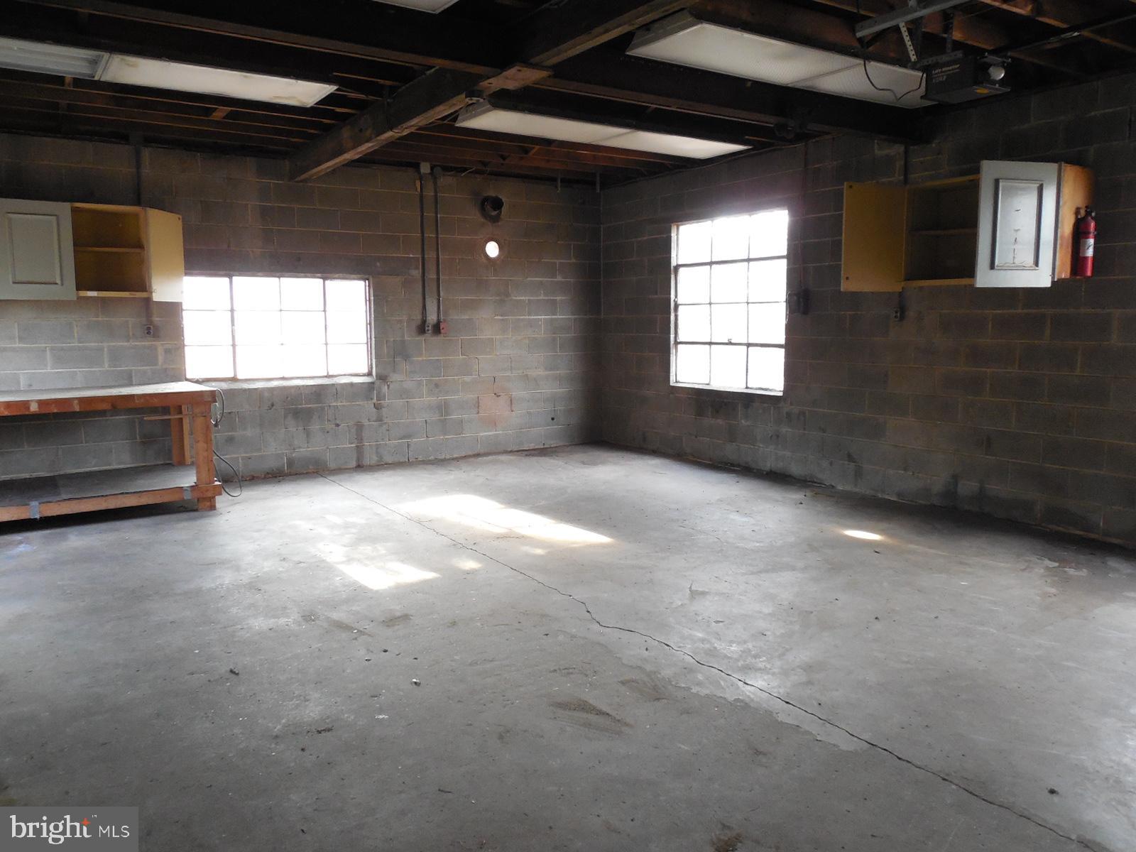 27 Allegretto Road New Castle, DE 19720 - Photo 7 of 23 a view of empty room with window