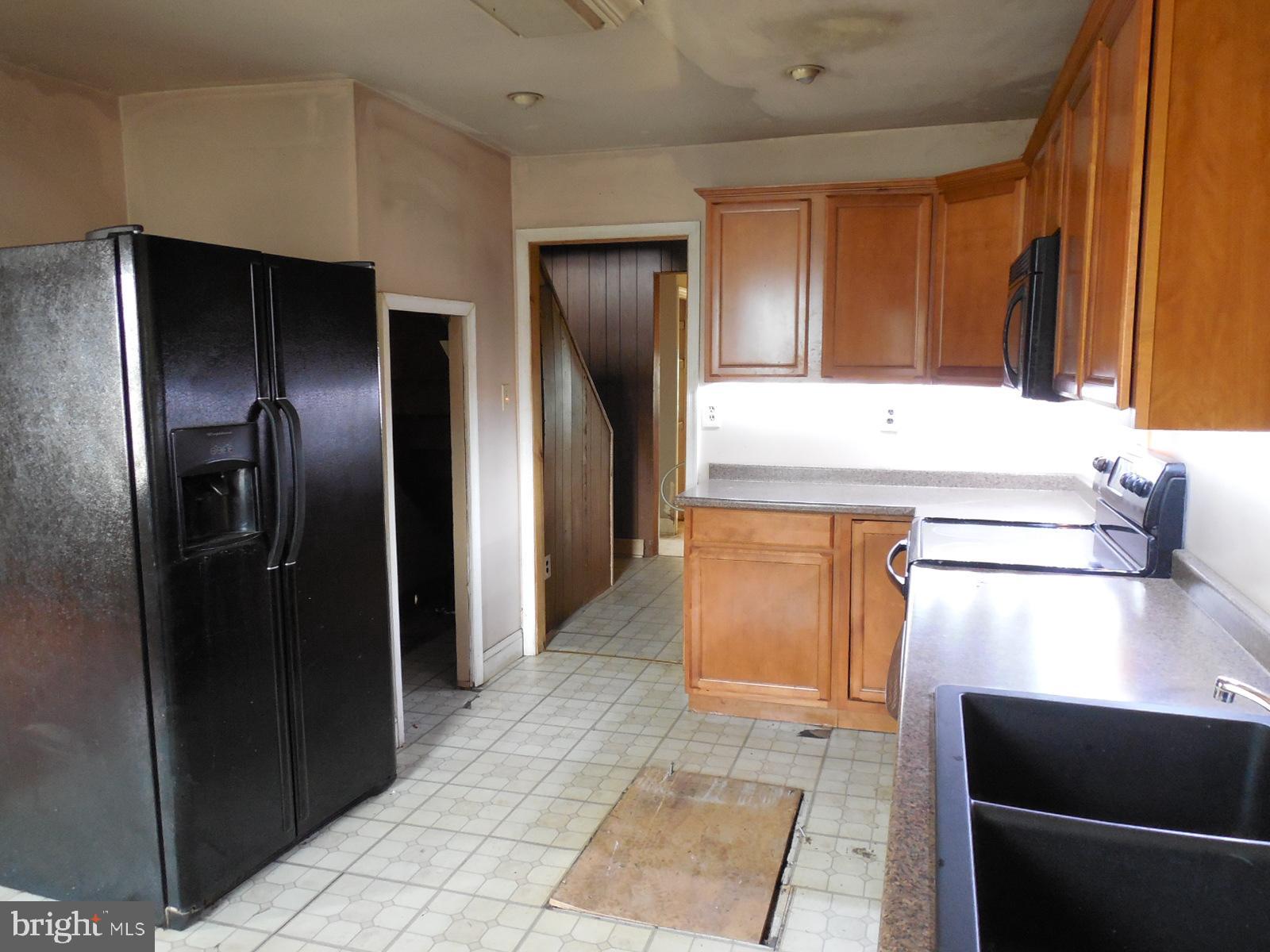 27 Allegretto Road New Castle, DE 19720 - Photo 10 of 23 a kitchen with a refrigerator and a sink