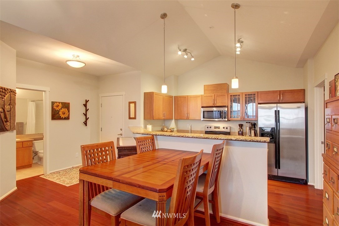2960 Southwest Raymond Street, Unit 304 Seattle, WA 98126 - Photo 5 of 18 Gallery Image 5