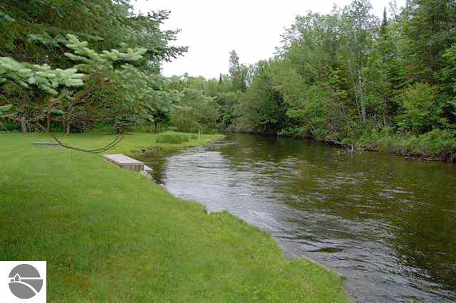 850 East River Road Traverse City, MI 49696 - Photo 4 of 15 1716064-3.JPG