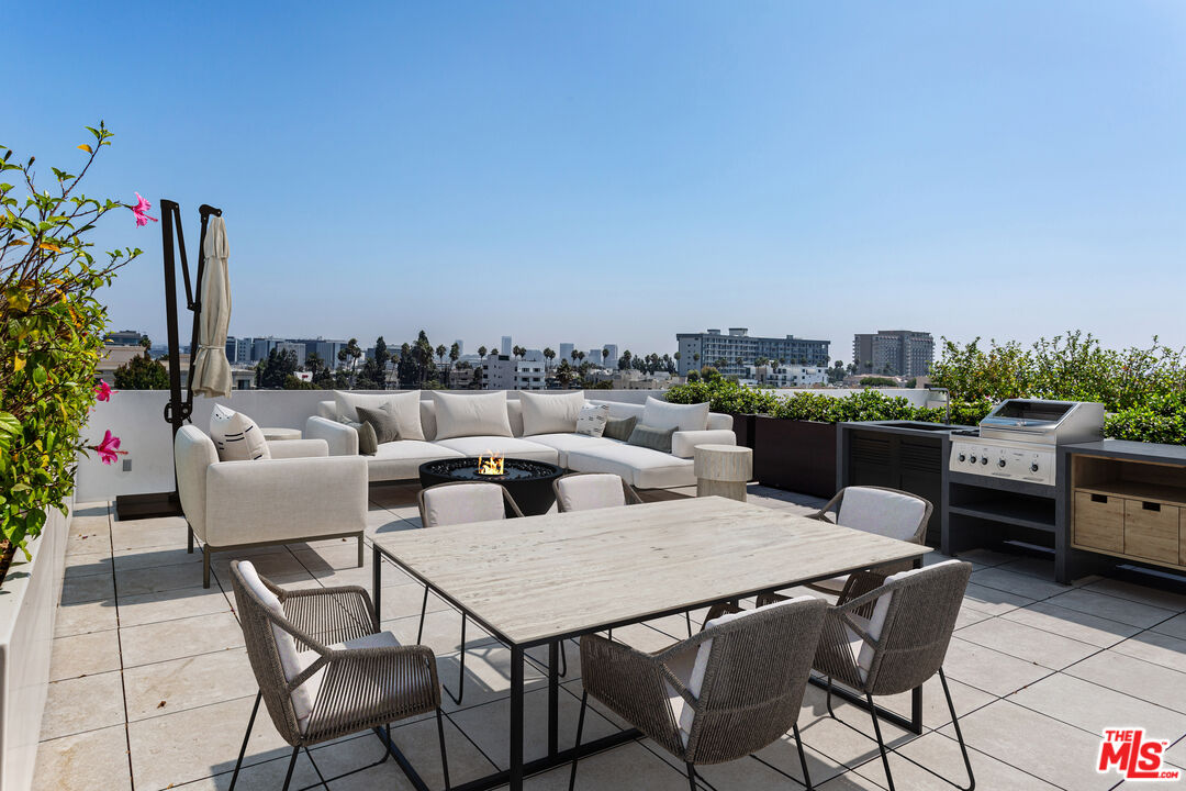 a view of an outside dining space with furniture
