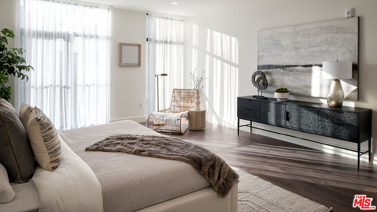 425 North Palm Drive, Unit 401 Beverly Hills, CA 90210 - Photo 3 of 22 a bedroom with a bed and wooden floor