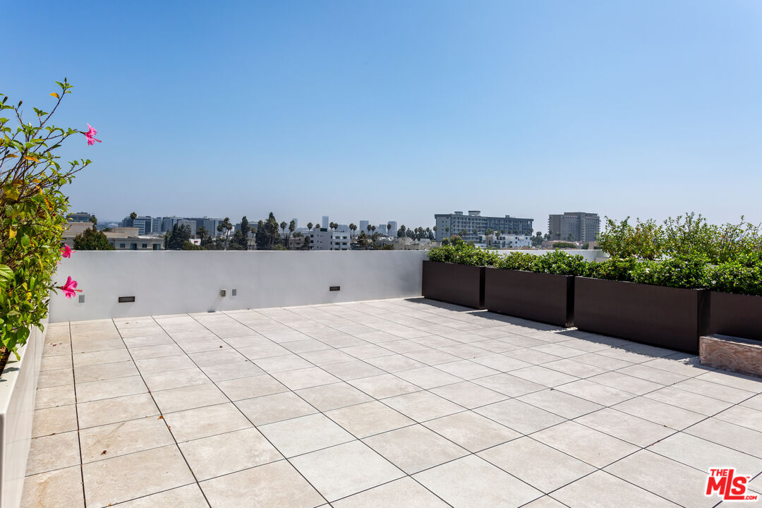 425 North Palm Drive, Unit 401 Beverly Hills, CA 90210 - Photo 6 of 22 a terrace view