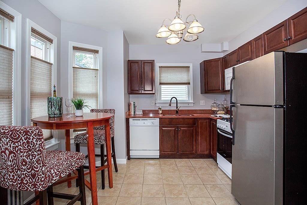 35 Maple Street, Unit 3 Waltham, MA 02453 - Photo 6 of 22 Gallery Image 6