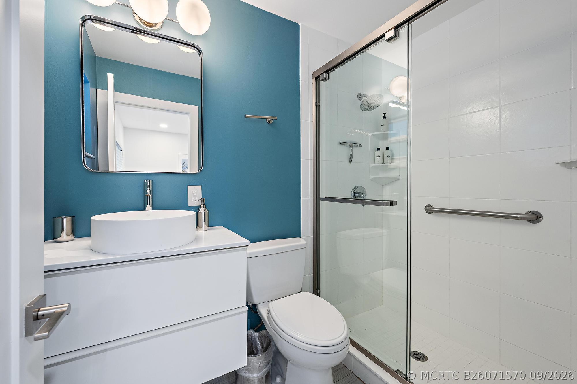 570 Dover Road Tequesta, FL 33469 - Photo 18 of 45 Guest Bath