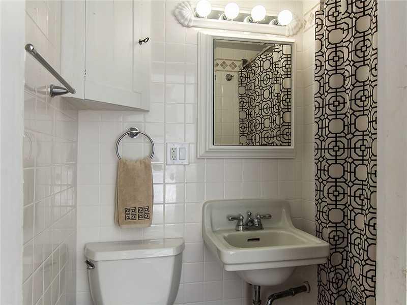 864 Osage Road Mt. Lebanon, PA 15243 - Photo 20 of 25 Full Bath.