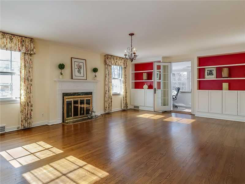 864 Osage Road Mt. Lebanon, PA 15243 - Photo 6 of 25 Living Room.
