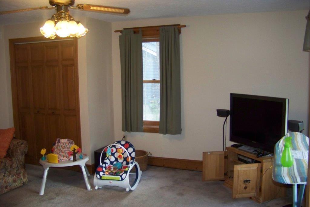 12 Wildwood Drive Springvale, ME 04083 - Photo 15 of 26 Living room
