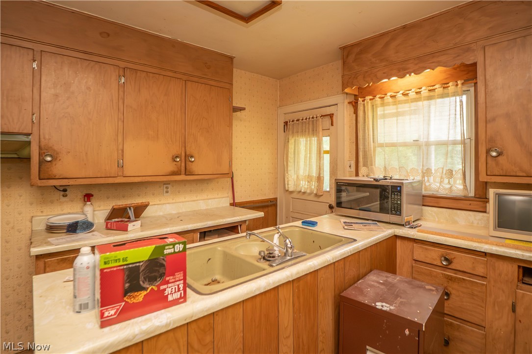 522 Massillon Road Akron, OH 44306 - Photo 12 of 27