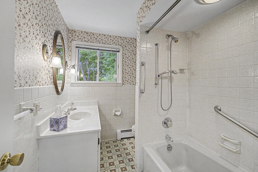 54 Portland Street Holyoke, MA 01040 - Photo 9 of 23