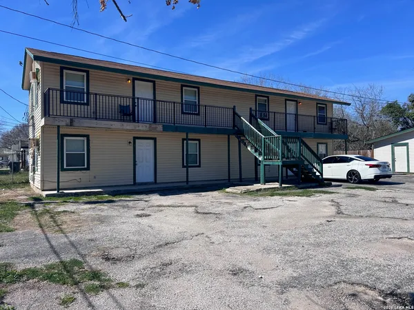 $409,999 | 728 South Guadalupe Street, Seguin, TX 78155