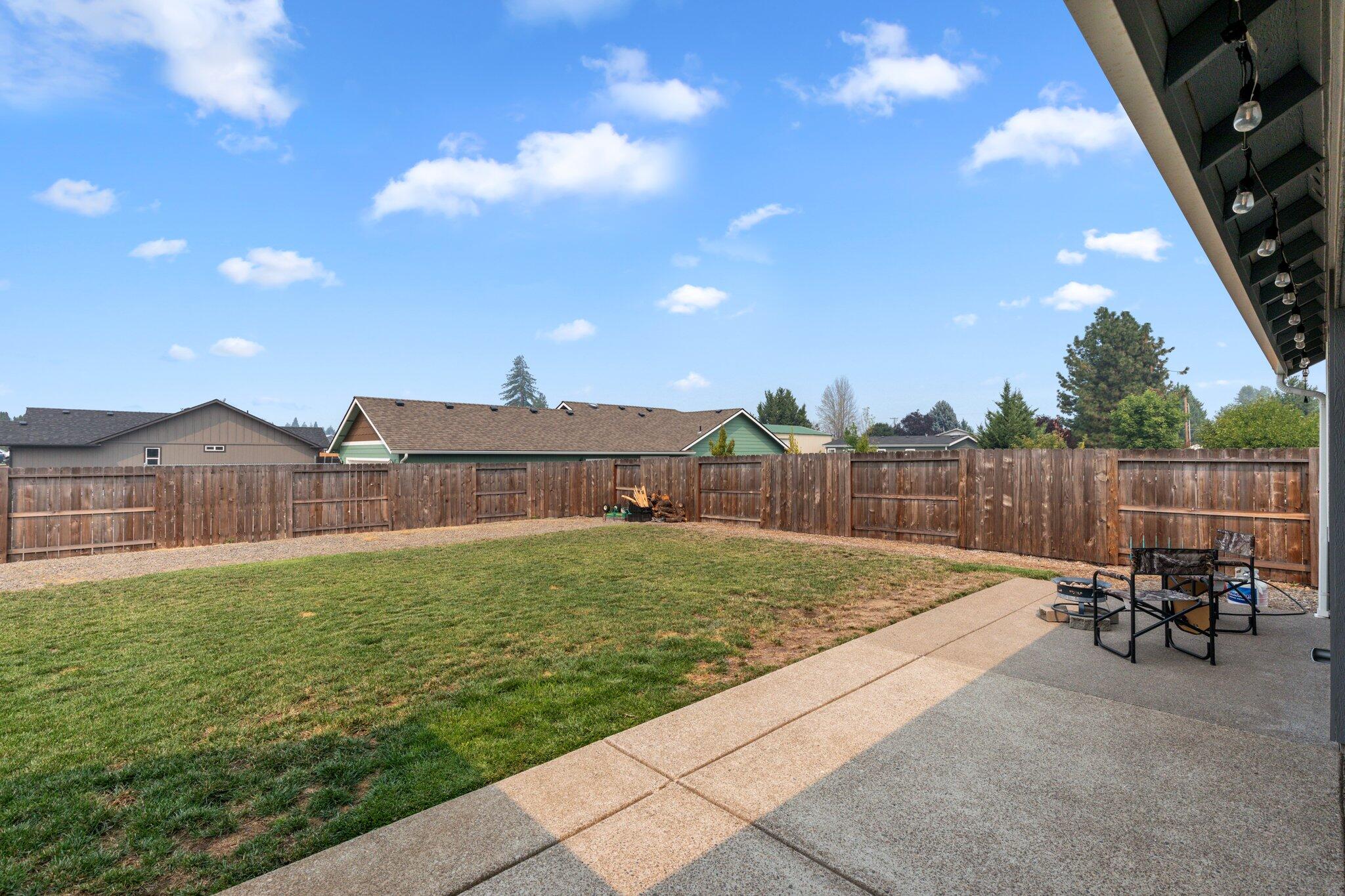 1042 Arch Court Grants Pass, OR 97527 - Photo 26 of 29 26-web-or-mls-WCIL0133