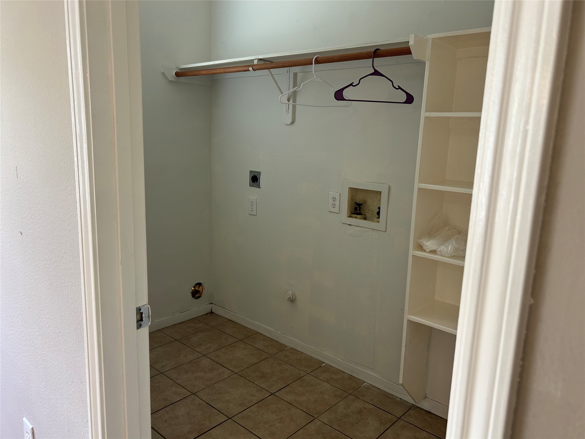 24227 Pinecreek Point Spring, TX 77373 - Photo 8 of 21 Gallery Image 8