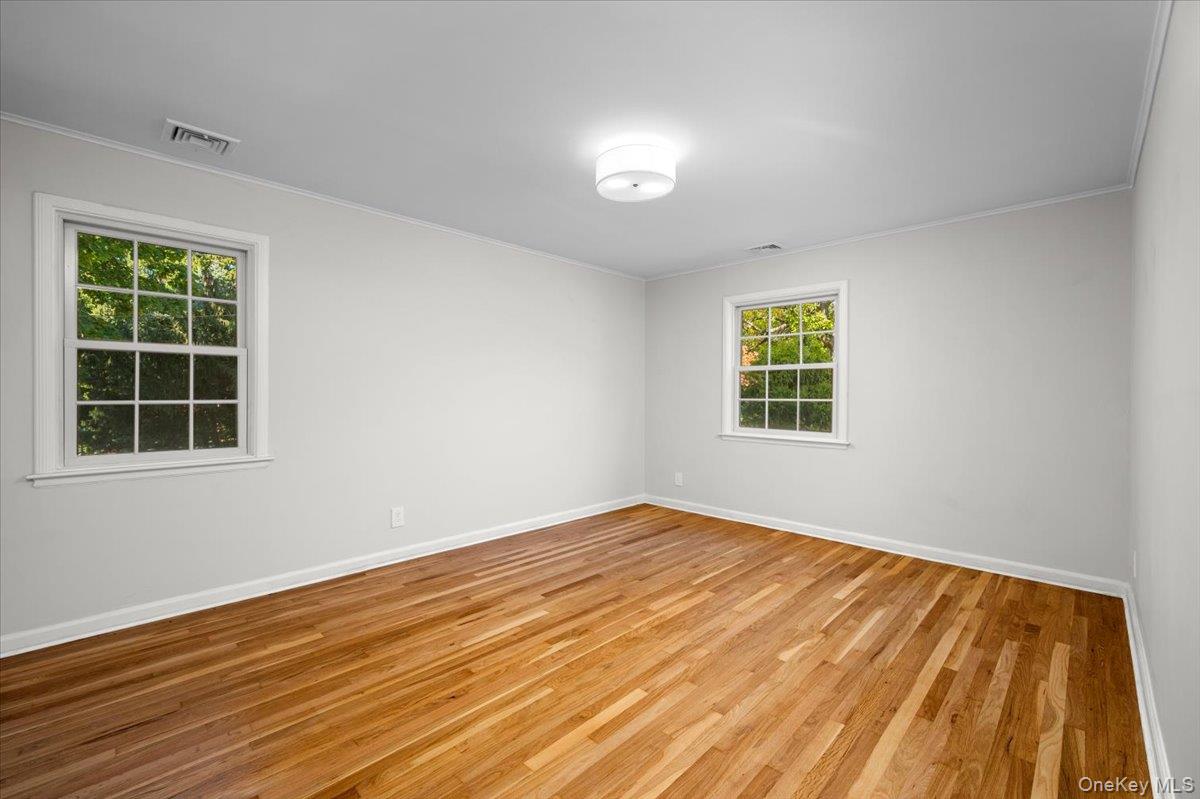 15 Hillside Road Bronxville, NY 10708 - Photo 17 of 32 Bedroom on second level front facing