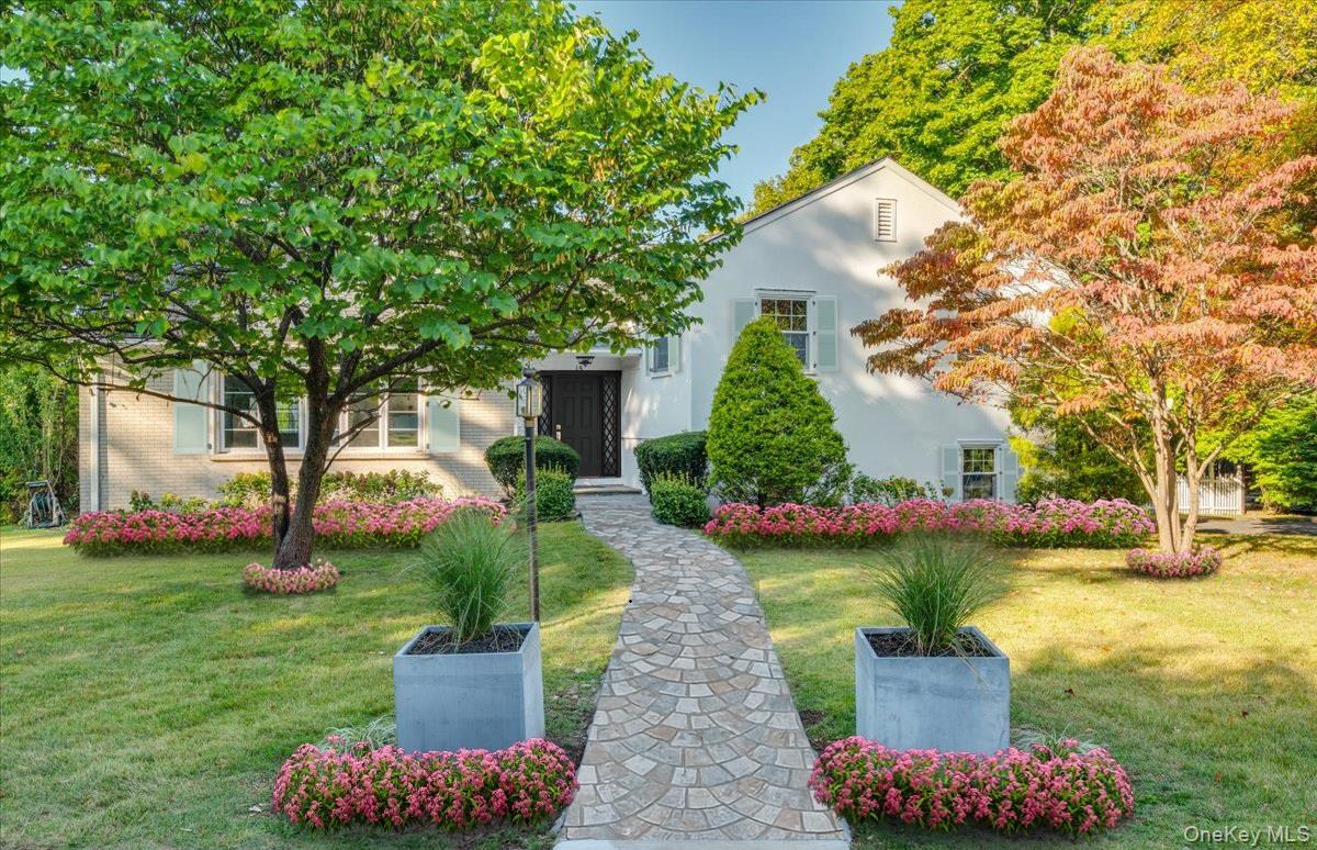 15 Hillside Road Bronxville, NY 10708 - Photo 3 of 32 Front yard and entrance