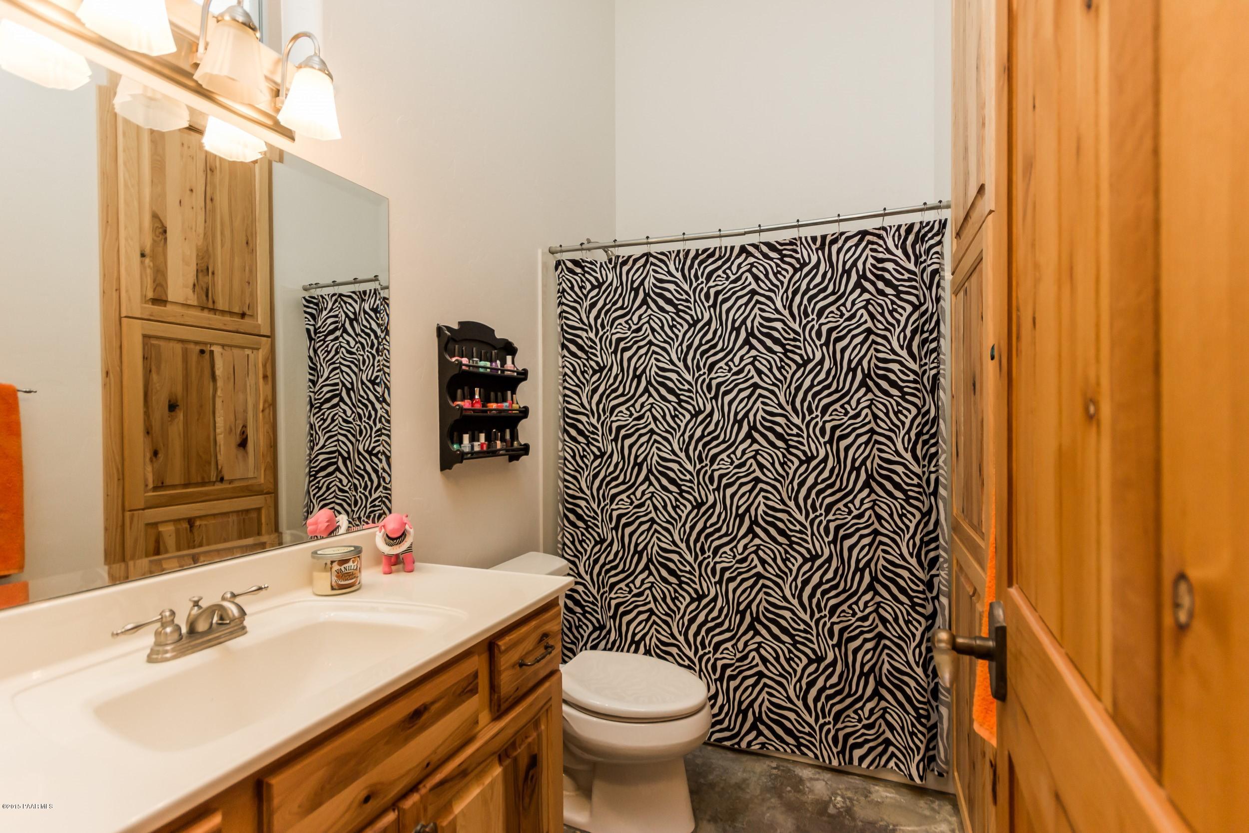 3355 Chipmunk Road Prescott, AZ 86305 - Photo 19 of 38 019_Bathroom