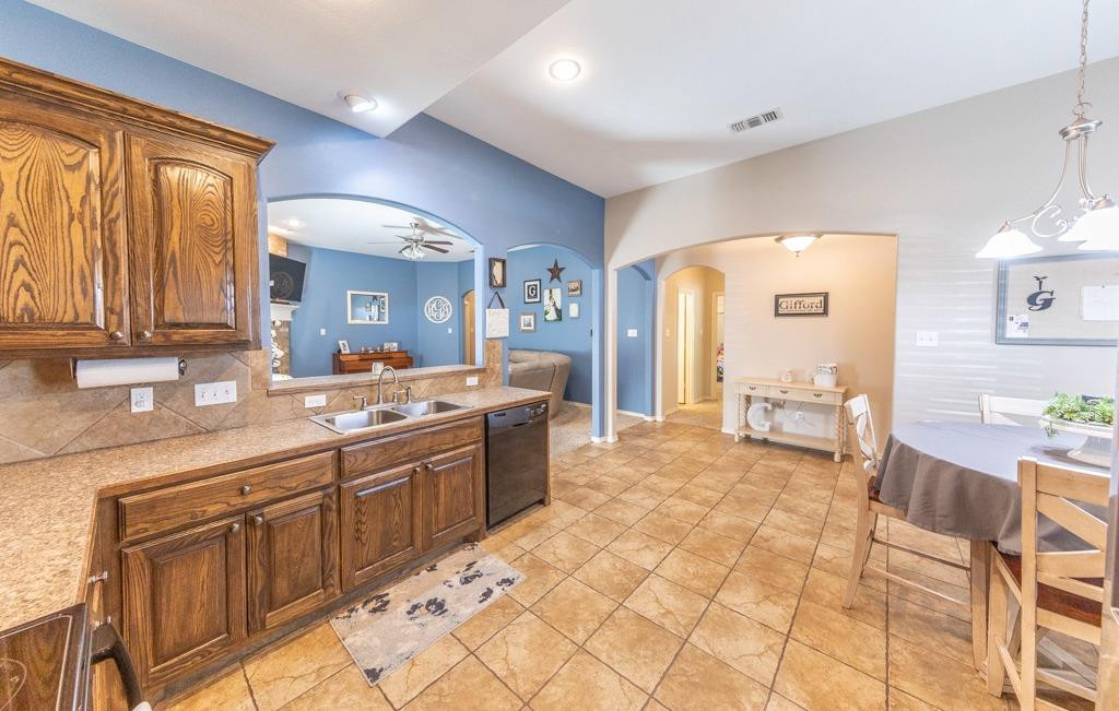 11202 Canton Avenue Lubbock, TX 79423 - Photo 6 of 21 Photo 6