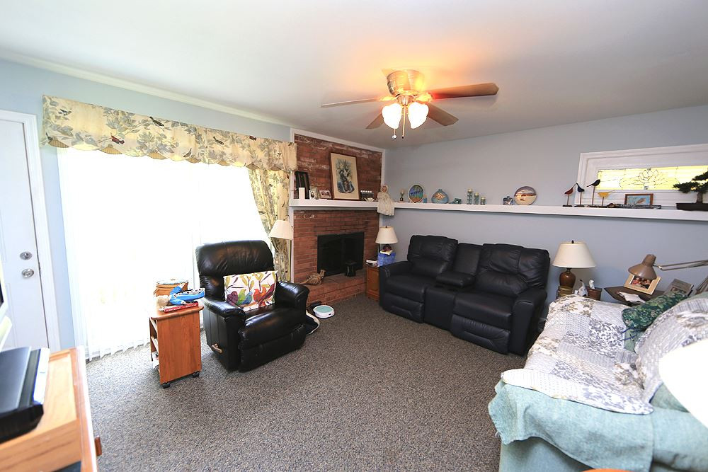 8528 Cunningham Road Zebulon, NC 27597 - Photo 7 of 30 Living Room